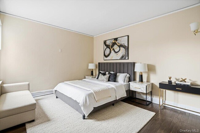 Building Photo - 409 Plandome Rd