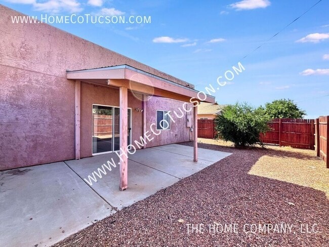 Building Photo - 10076 S Honeysuckle Dr