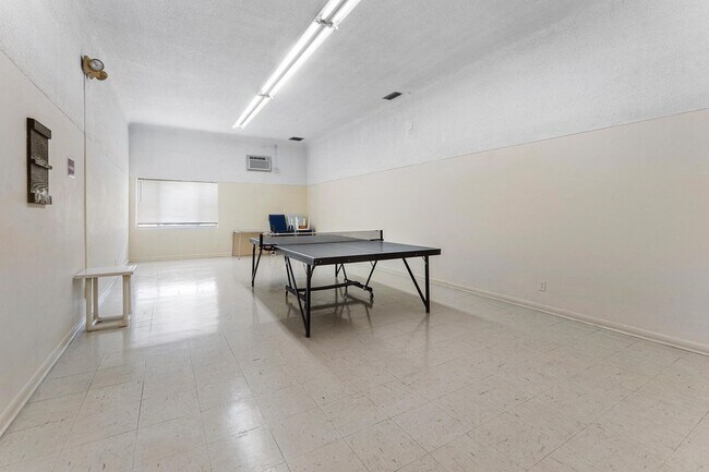 Building Photo - 3160 Lake Osborne Dr