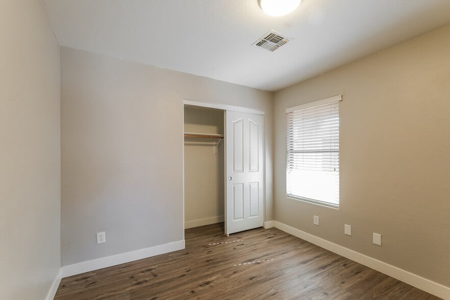Building Photo - 2029 W Allens Peak Dr