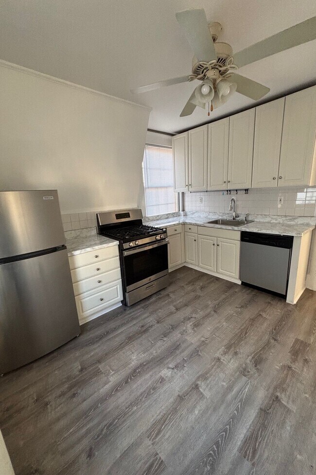 Building Photo - 2 Hasbrouck Ave