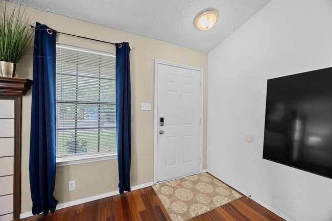 Building Photo - 1111 Fairlawn Cove