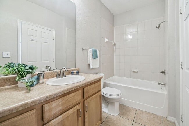 Building Photo - Elegant 1-Bedroom Condo with Lakeside Views in Resort-Style Community