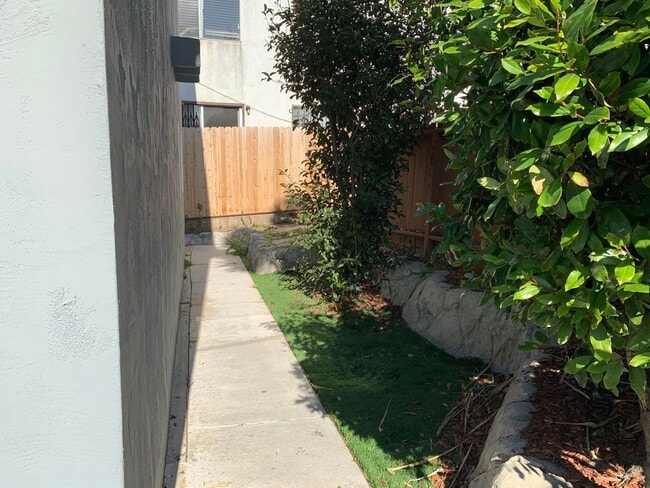 Building Photo - Remodeled 2 Bed/1 Bath unit in North Park w/ Private Yard!