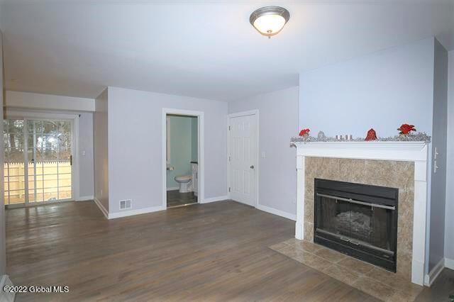 Building Photo - 4 Round Table Rd