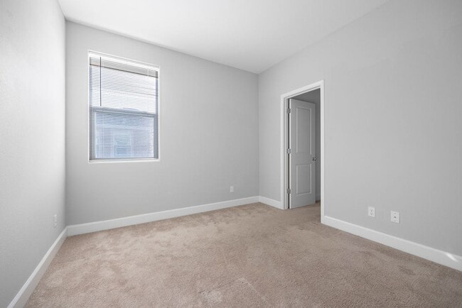 Building Photo - 5Bed/3Ba Home in Quiet Hayward Community w...