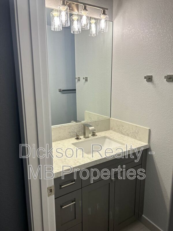 Building Photo - 5261 Coit Dr