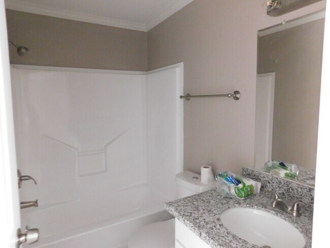 Building Photo - 155 Varsity Dr