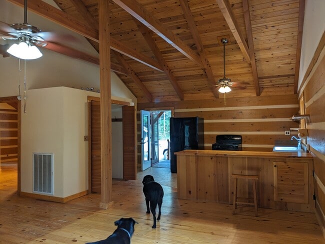 Building Photo - 1601 Bettinger Mountain Rd