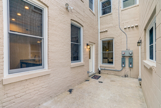 Building Photo - 12 W Leigh St