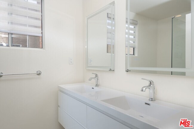 Building Photo - 14843 Morrison St