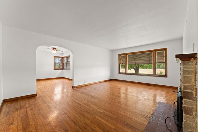 Building Photo - 251 E 600 N