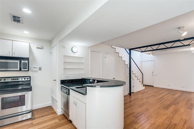 Building Photo - 4242 Buena Vista St