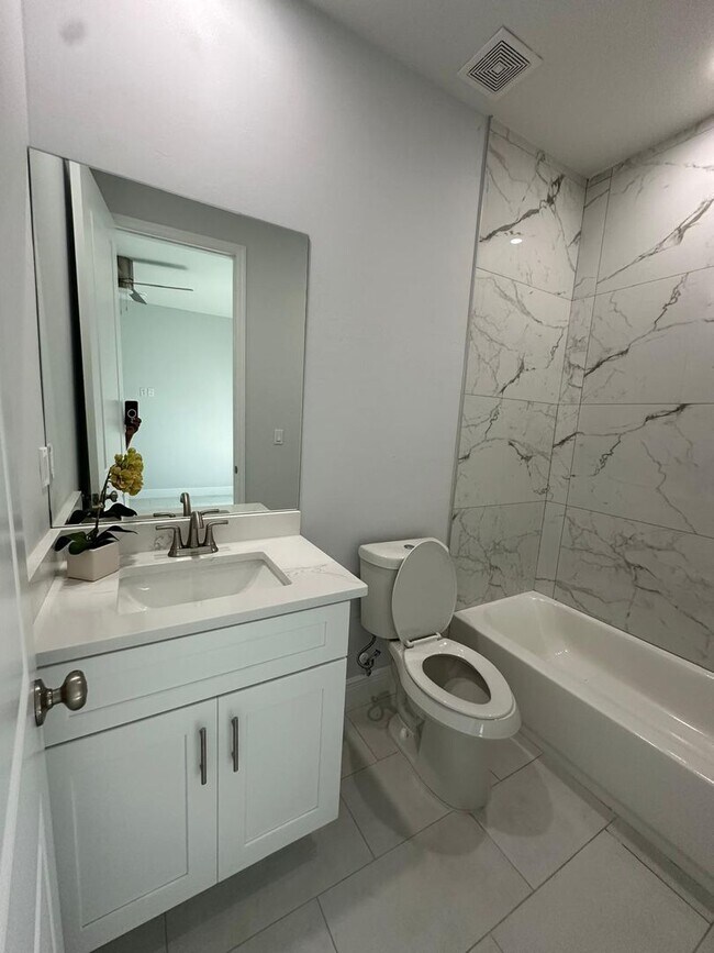 Building Photo - Single Family Home in San Carlos - STUDENTS WELCOME