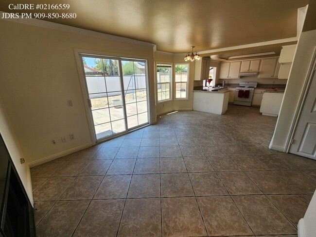 Building Photo - Price Lowered! Fontana 3 Bedroom Home