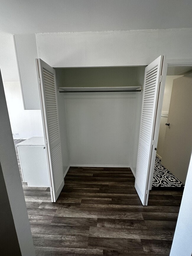 Building Photo - 1560 Thurston Ave