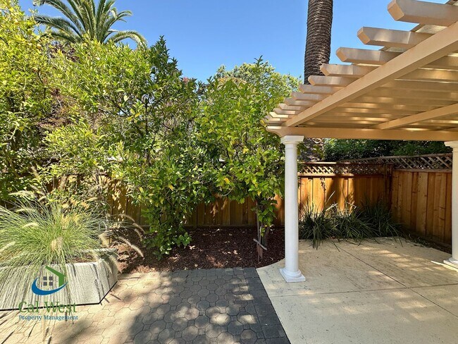 Building Photo - $7995 - Executive 4 bed, 3 full bath, Palo...