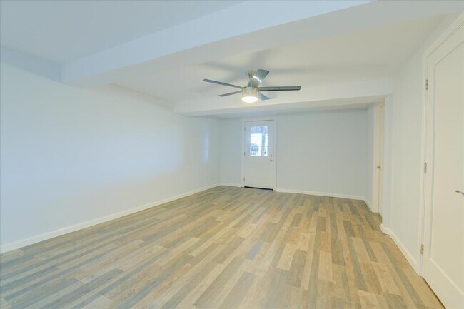 Building Photo - 2563 Roseview Pl