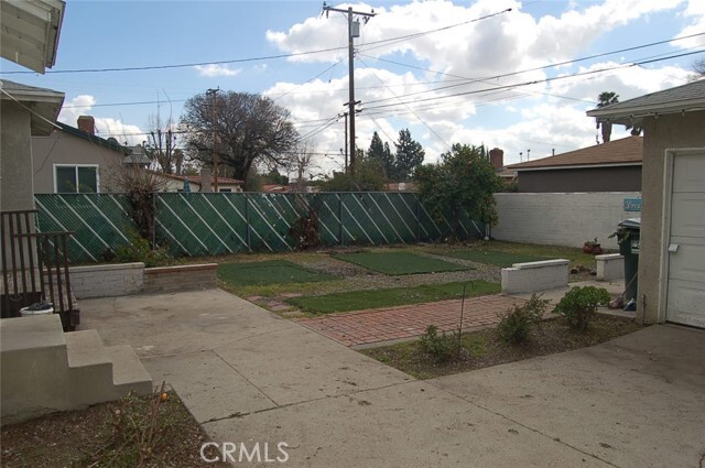 Building Photo - 817 W 25th St
