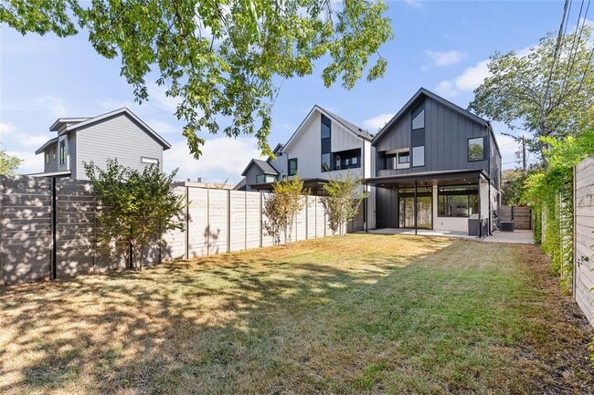 Building Photo - 613 Clifford Dr