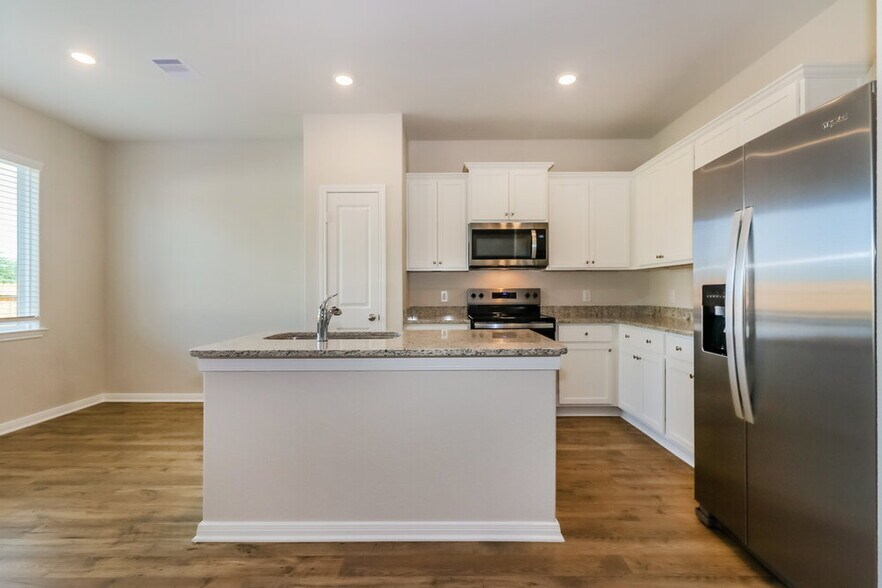 Building Photo - 149 Dogwood Point Dr