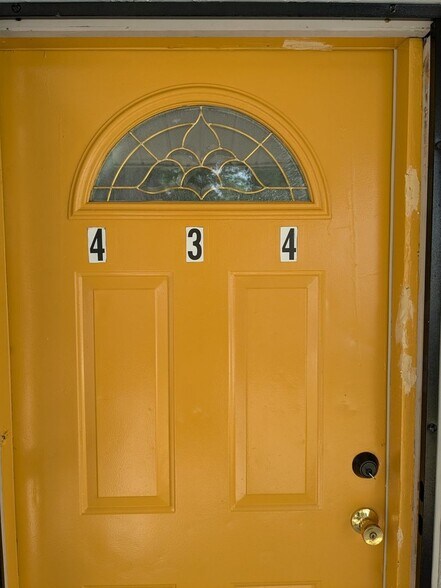 Building Photo - 434 W 17th St