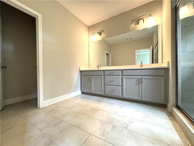 Building Photo - 1468 Edgebrook Ct NE