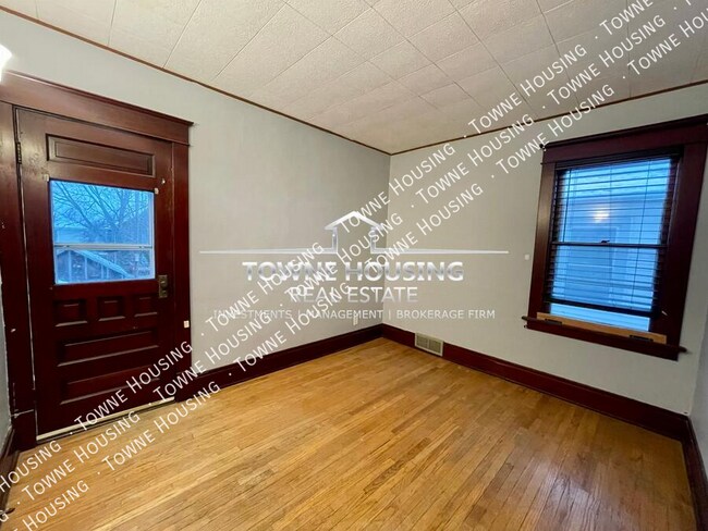 Building Photo - 418 Colvin Ave