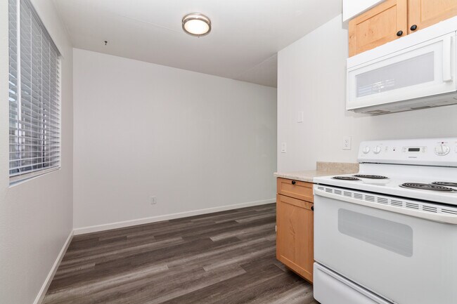 Building Photo - Granada Suites