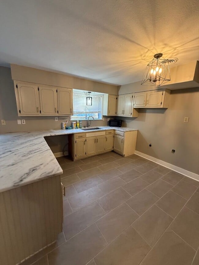 Building Photo - Renovated 3 Bedroom 2 Bath Home on 2 Acres!