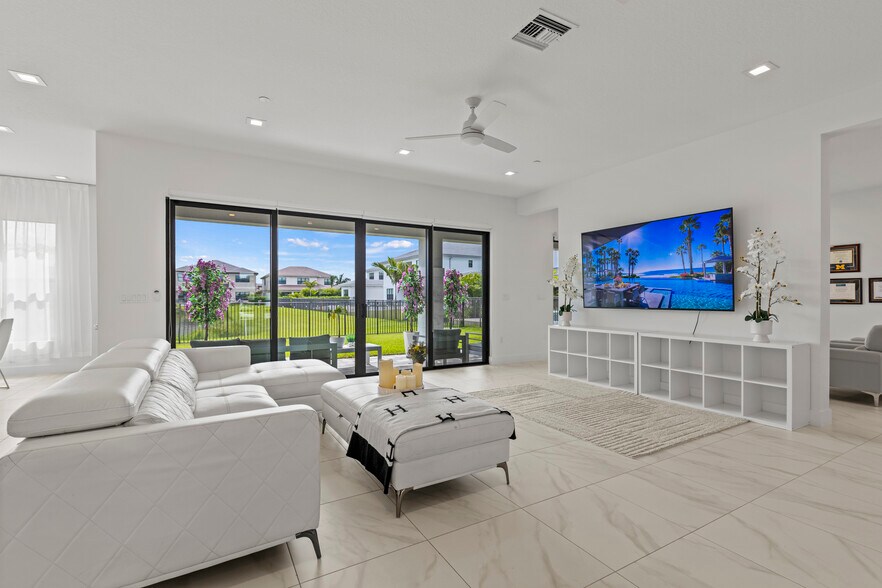 Building Photo - 12884 Wingspan Ct