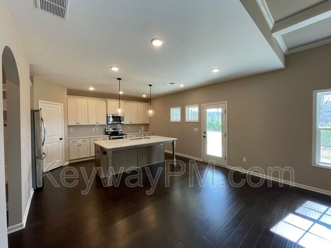 Building Photo - 2322 Sheridan Dr