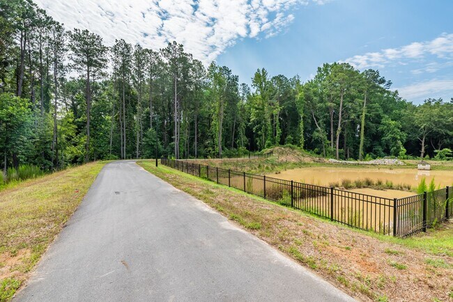 Building Photo - Like-New Townhome Walk to Downtown | Garage + Internet Included