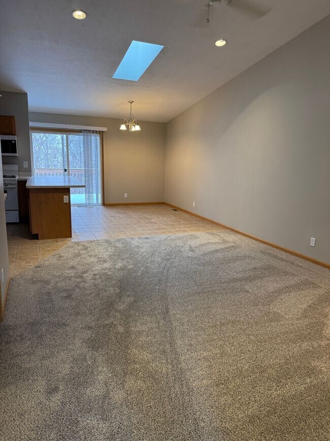 Building Photo - This is a must see