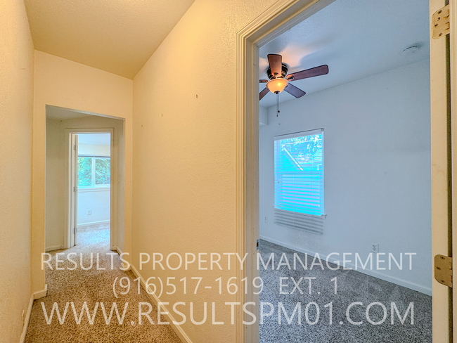 Building Photo - Adorable 2 Bedroom Charmer