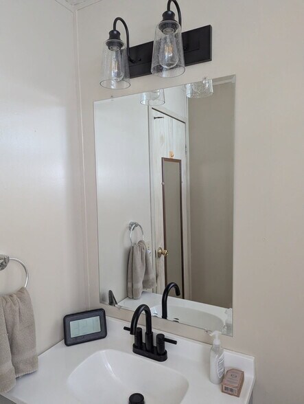 Guest bathroom - 3618 Stockton Rd