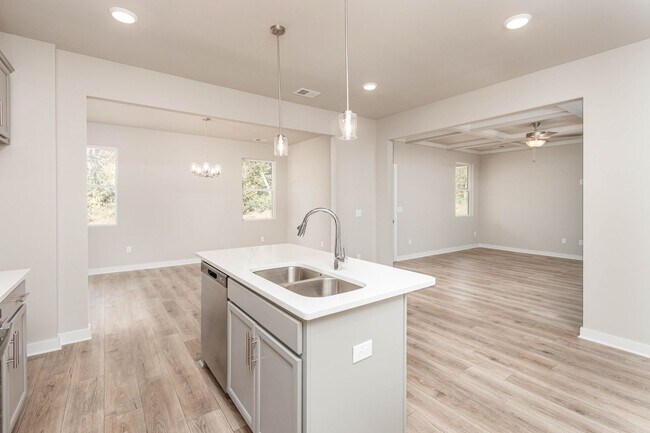 Building Photo - Beautiful 5 Bedroom, 2.5 Bath New Construc...