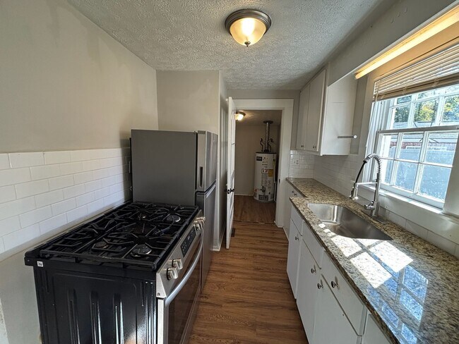 Building Photo - 2218 Camille Dr