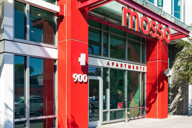 Building Photo - 400 Clementina St