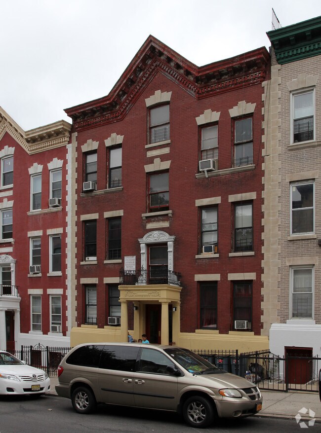 Building Photo - 455 40th St
