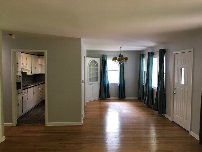 Building Photo - 465 Ontario St