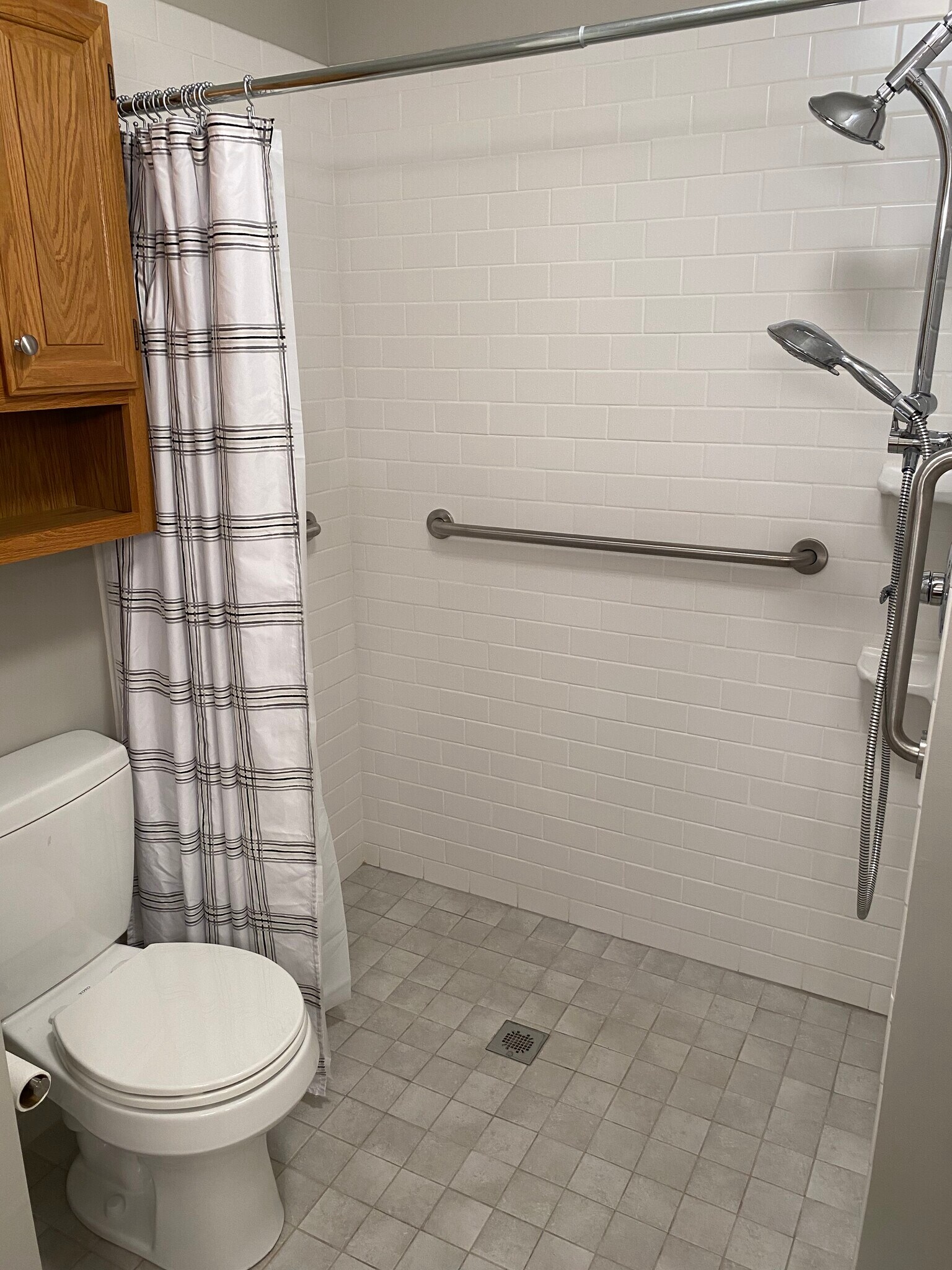 Building Photo - 7762 Lake Ridge Dr