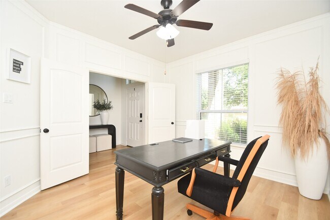 Building Photo - 24119 Via Renata Dr