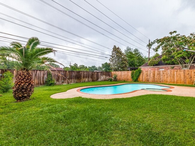 Building Photo - 1319 Park Wind Dr