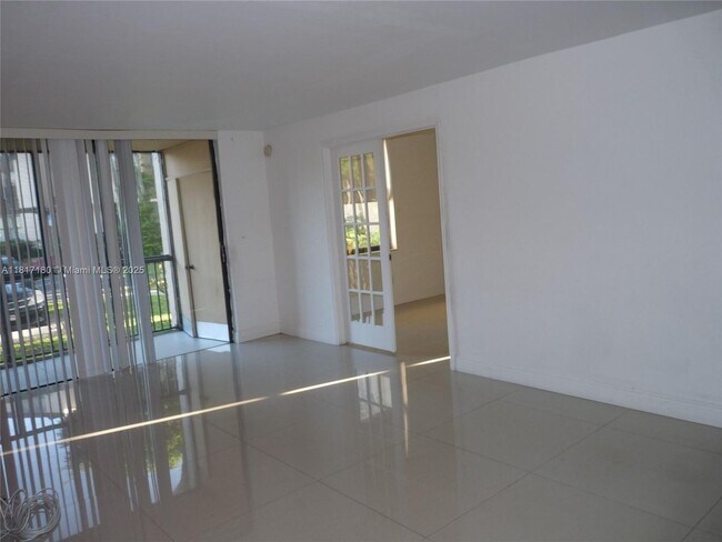 Building Photo - 14601 N Kendall Dr