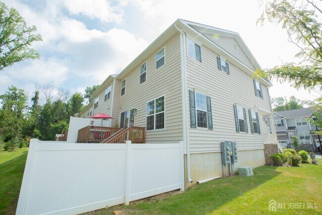 Building Photo - 101 Pearce Ln