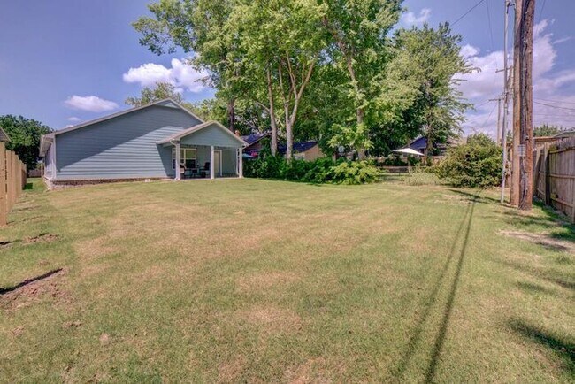 Building Photo - 4 Bed / 2.5 Bath Home in Kendall Whittier – Minutes to Downtown Tulsa & University of Tulsa | Gar...