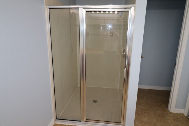 Building Photo - 324 Red Kite Dr