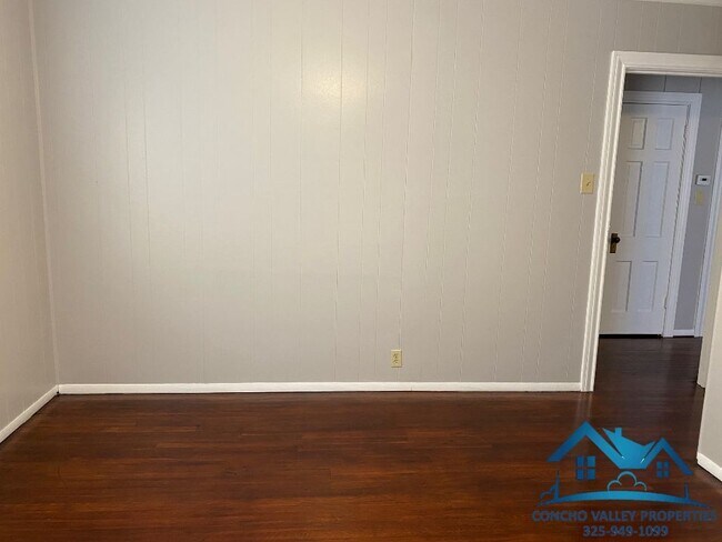 Building Photo - 215 Paint Rock Rd