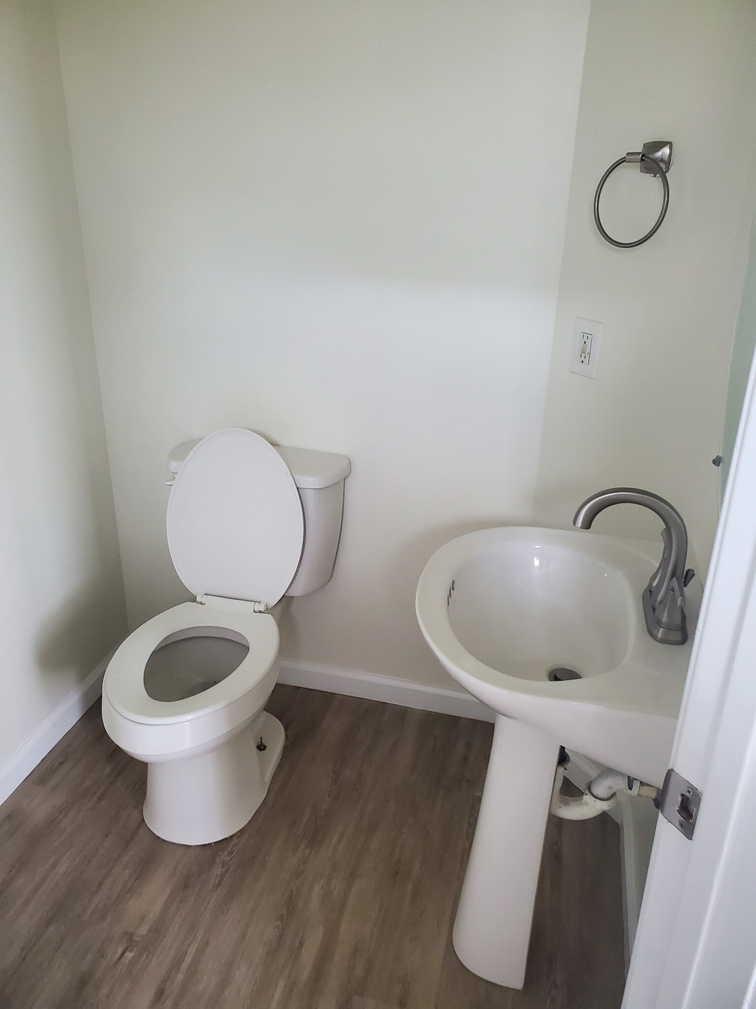 1/2 Bath - 59 Sopwith Way